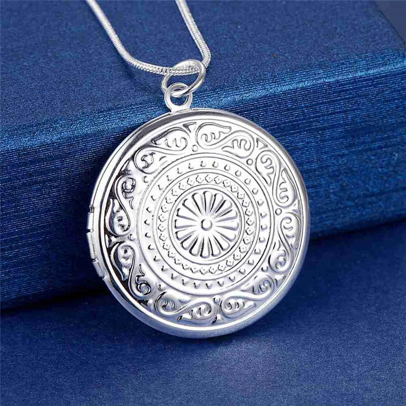 925 Sterling Silver Seashell Photo Open Frame Unisex Necklace