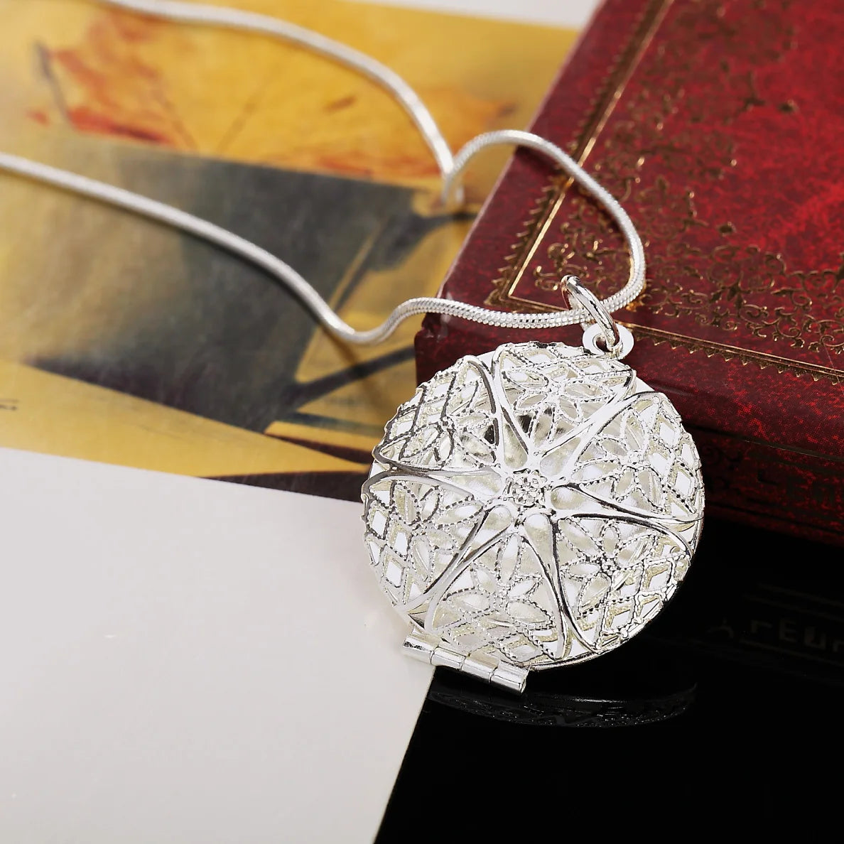 925 Sterling Silver Seashell Photo Open Frame Unisex Necklace